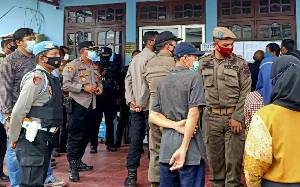 Petugas Gabungan Lakukan Pengamanan Pengumuman Hasil Asesmen Karyawan PDAM Kapuas
