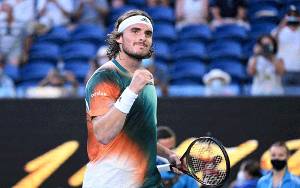 Tsitsipas Terkejut Kalahkan Paire Menuju Babak Keempat Australian Open