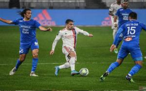 Lyon Bangkit dan Menang 2-1 atas Marseille
