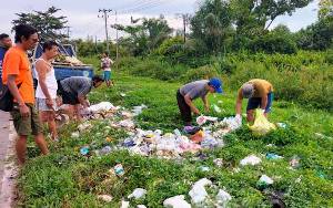 Warga Temukan Limbah Medis Berserakan di Lingkar Kota Sampit 
