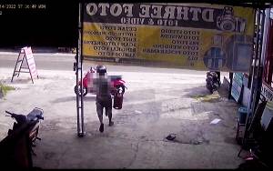 Terduga Pencuri Tabung Gas di Palangka Raya Terekam CCTV