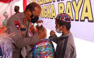 Kapolda Kalteng Bersama Gubernur Tinjau Vaksinasi di Polresta Palangka Raya