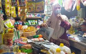 Pedagang PPM Sampit Dapat Jatah 2 Dus Minyak Goreng Dalam Sepekan