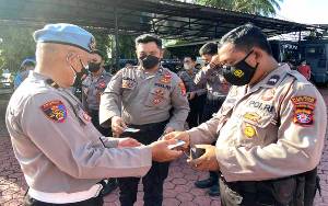 Tingkatkan Disiplin, Propam Polres Barito Utara Periksa Sikap Tampang dan Kelengkapan Personel