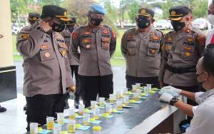 Polres Sukamara Laksanakan Tes Urine Bagi Pejabat Utama dan Kapolsek