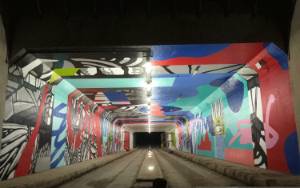 Seni Grafiti Mewarnai Terowongan di Sirkuit Mandalika