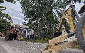 Antisipasi Banjir, Drainase di Samping RSUD dr Murjani Sampit Dibersihkan