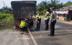 2 Pengendara Motor Tewas Setelah Trabrak Truk Rusak di Jalan Tjilik Riwut Sampit 