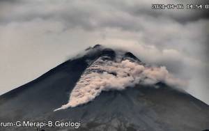 Gunung Merapi Luncurkan Awan Panas Guguran Sejauh 1.500 Meter