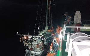 Tim SAR Gabungan Evakuasi Kapal Berpenumpang Dua Warga Australia