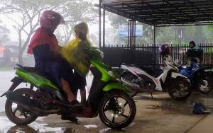 BMKG Prakirakan Hujan Ringan Mengguyur Kota Besar di Indonesia