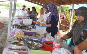 Mari Berwisata Kuliner di Pasar Ramadan Puruk Cahu