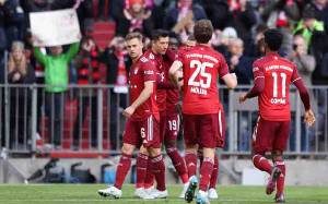 Gol Penalti Lewandowski Bantu Bayern Muenchen Taklukkan Augsburg