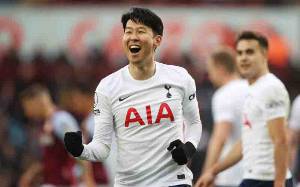 Hattrick Son Heung-min Bawa Spurs Luluh Lantakkan Villa