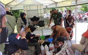 VIDEO: Distribusi Minyak Goreng Murah di Kecamatan Pahandut