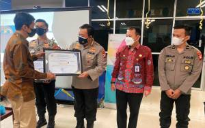 Itwasda Polda Kalteng Terima Vera Award 2022 dari KPPN Palangka Raya