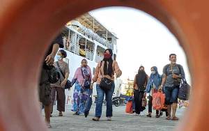 Keberangkatan KM Kirana III di Pelabuhan Sampit Full Kapasitas