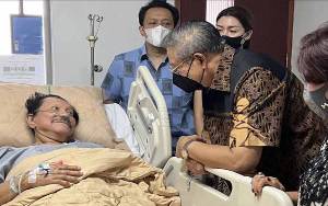 SBY Jenguk Hendropriyono Sakit DBD di RSPAD