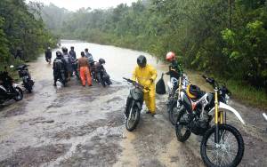 Jalan Lintas Provinsi di Desa Lemo Tak Bisa Dilalui Akibat Banjir 