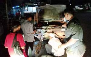 Relawan Matabu Jaya Evakuasi Mobil Tabrak Median Jalan Depan Rujab Bupati Barito Timur
