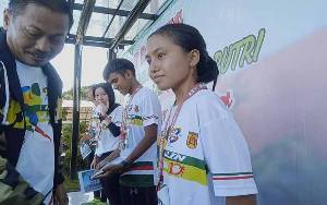 Atlet Putri Barito Timur Juara I Lomba Lari 5.000 Meter di Banjarbaru