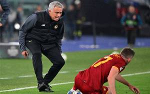 Mourinho Tegaskan Akan Bertahan di AS Roma Musim Depan