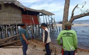 Sejumlah Rumah Nelayan di Kotim Hancur Disapu Banjir Rob