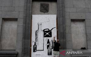 Kuas Lebih Ampuh Ketimbang Bedil bagi Seniman Jalanan Ukraina