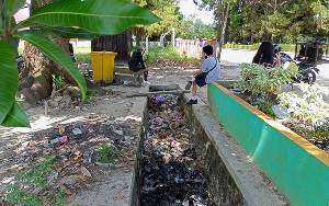 Wakil Ketua II DPRD Prihatin Taman Nansarunai Terlihat Kumuh karena Sampah