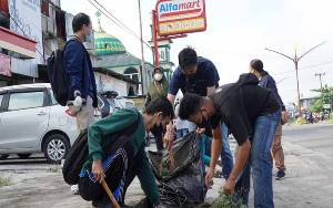 Jumat Bersih, ASN Pemko Palangka Raya Kerja Bakti Bersihkan Sampah