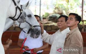 Prabowo Ajari Gibran Berkuda di Hambalang