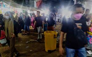 Panitia Selesaikan Masalah Sampah di Bazar UMKM Harati