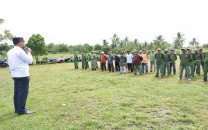 Kecamatan Tamban Catur Latih Anggota Linmas Persiapan Amankan Pilkades Serentak
