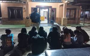 Satpol PP Barito Timur Amankan 12 Remaja di Barak Tamiang Layang
