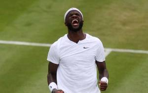 Tiafoe Curi Perhatian Wimbledon Saat Akhiri Permainan Atraktif Bublik