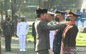Presiden Jokowi Lantik 754 Perwira Remaja TNI dan Polri