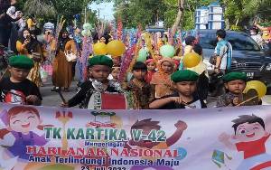 Ribuan Anak Ikuti Karnaval Meriahkan Peringatan Hari Anak Nasional di Kobar