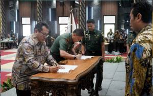 Penandatanganan PKS Antara SMSI dengan TNI AD Bentuk Sinergitas Jaga NKRI 