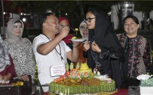 Gubernur Sugianto Beri Ucapan Selamat Ulang Tahun ke Segini Kepada Istrinya