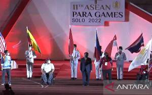 INASPOC Serahkan Bendera APSF ke Kamboja Selaku Tuan Rumah Asean Para Games 2023