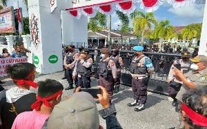 Ratusan Personel Kawal Aksi Damai di Depan DPRD Kalteng