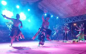 Lima Tarian Gelang Ditampilkan pada Malam Kedua Festival Budaya Nansarunai Jajaka