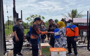 BPBD Kapuas Salurkan Bantuan Warga Terdampak Kebakaran Rumah di Desa Bina Jaya