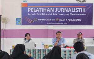PWI Beri Pelatihan Jurnalistik di SMAN 4 Puruk Cahu
