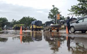 Kendaraan Macet Kiloan Meter Terjadi di Jalan Jendral Sudirman Sampit Akibat Banjir