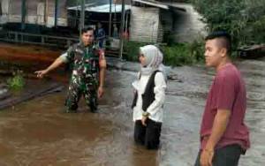 Kodim Palangka Raya Turunkan Personel Bantu Warga Terdampak Banjir