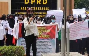 Guru PAUD Sertifikasi Non PNS Gelar Aksi Damai ke DPRD Kapuas