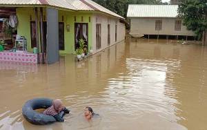 Banjir di Desa Ayawan Rendam Permukiman Hingga Jalan Antardesa
