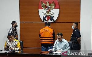 KPK Menahan Tersangka Penyuap Hakim Agung Sudrajad Dimyati