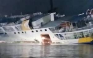 KM Satya Kencana III Terbalik di Pelabuhan Panglima Utar Kumai